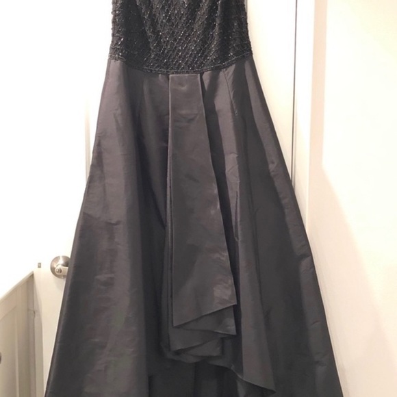 Stunning and beautiful Adrianna Papell high low black ball gown size 12 - Picture 9 of 11